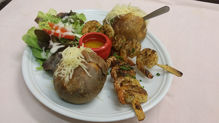 Brochettes de crevettes marinées à la cubaine